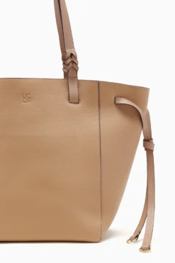 ULLA JOHNSON Alma Everyday Tote - Mica 9 ULLA JOHNSON Alma Everyday Tote - Mica -ULLA JOHNSON FA231117 EVERYDAYTOTE GLAZE c r web