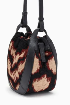 ULLA JOHNSON Lee Pouch - Obsidian 7 ULLA JOHNSON Lee Pouch - Obsidian -ULLA JOHNSON FA231123 LEEPOUCH GEOJACQUARD c r web