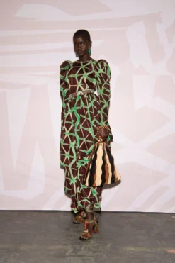 ULLA JOHNSON Adria Large Pleated Wave Bag - Dune Colorblock -ULLA JOHNSON JASON AW23UllaJohnson2Backdrop 044 2 6f7cb3bd a500 4e61 8df8 1611028aa322 scaled