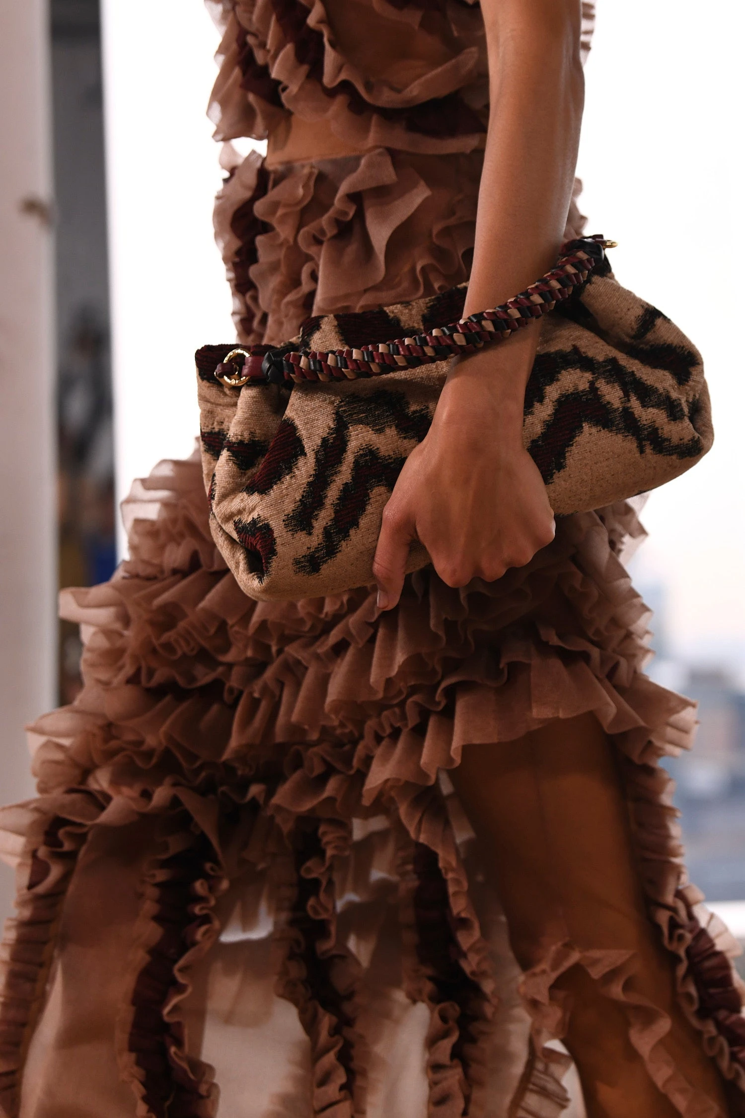 ULLA JOHNSON Remy Soft Convertible Clutch - Obsidian 2 ULLA JOHNSON Remy Soft Convertible Clutch - Obsidian - Image 2