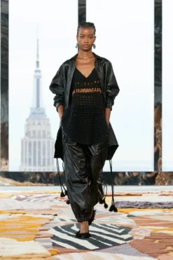 ULLA JOHNSON Apollo Jacket - Noir -ULLA JOHNSON UJ AW23 26 Filippo f5381259 a859 40a9 8aea a3eac5b70b0d scaled