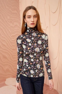 ULLA JOHNSON Aurelia Turtleneck - Nuit 8 ULLA JOHNSON Aurelia Turtleneck - Nuit -ULLA JOHNSON ULLA JOHNSON AURELIA TURTLENECK NUIT RESHOOT 0022