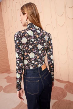 ULLA JOHNSON Aurelia Turtleneck - Nuit 9 ULLA JOHNSON Aurelia Turtleneck - Nuit -ULLA JOHNSON ULLA JOHNSON AURELIA TURTLENECK NUIT RESHOOT 0054