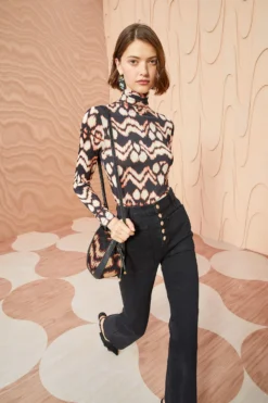 ULLA JOHNSON Aurelia Turtleneck - Obsidian -ULLA JOHNSON ULLA JOHNSON Aurelia Turtleneck OBSIDIAN 01 MAIN