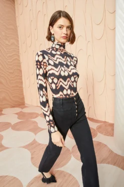 ULLA JOHNSON Aurelia Turtleneck - Obsidian -ULLA JOHNSON ULLA JOHNSON Aurelia Turtleneck OBSIDIAN 05