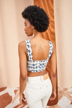 ULLA JOHNSON Carisia Top - Indigo Ikat 8 ULLA JOHNSON Carisia Top - Indigo Ikat -ULLA JOHNSON ULLA JOHNSON Carisia Top INDIGO IKAT 04