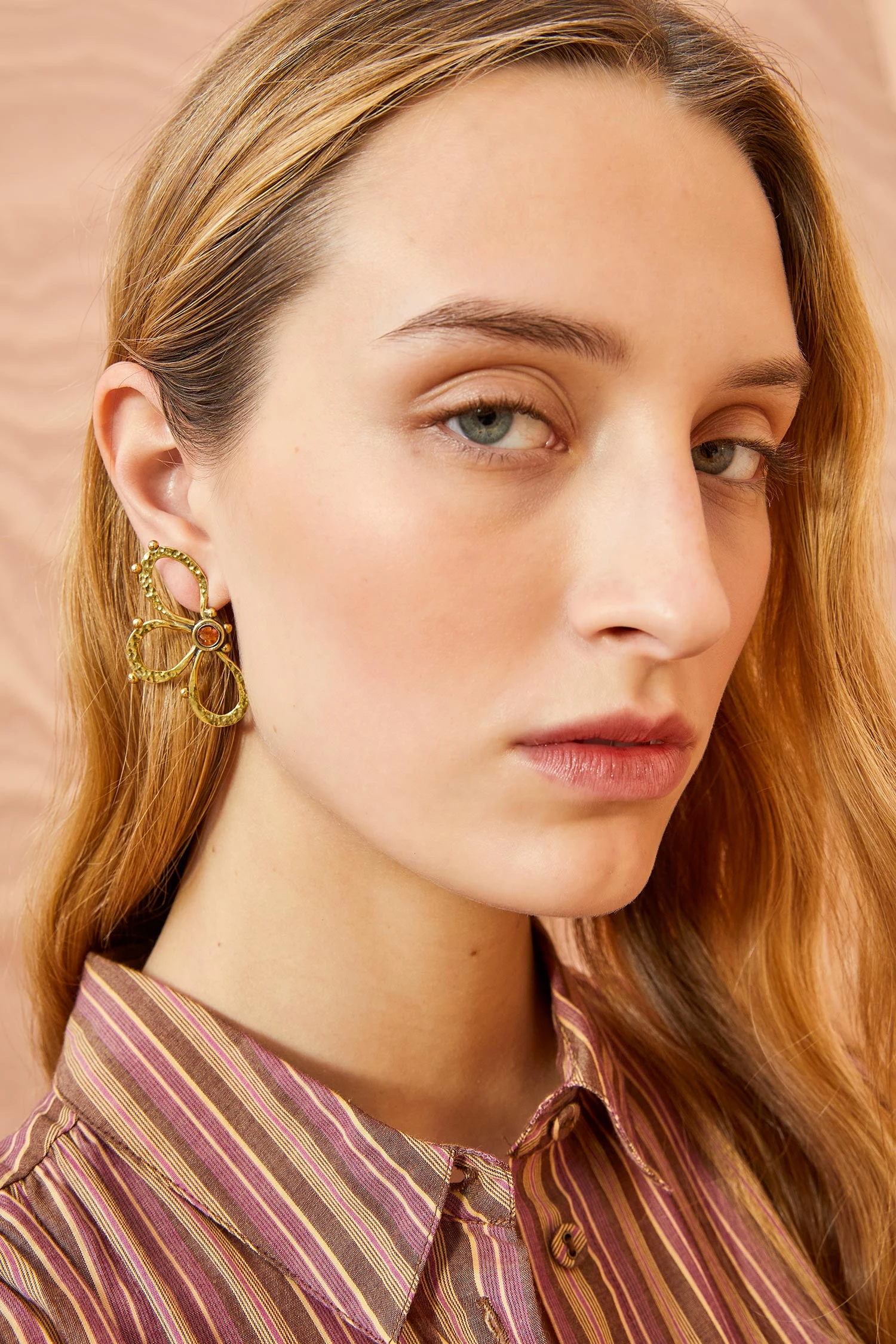ULLA JOHNSON Hammered Chain Flower Stud - Tiger's Eye 1 ULLA JOHNSON Hammered Chain Flower Stud - Tiger's Eye